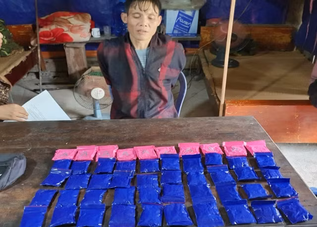 Đối tượng Ngân Văn Đức và tang vật vụ án.