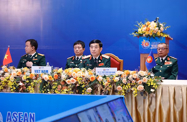 Thứ trưởng Phan Văn Giang chủ trì Hội nghị.