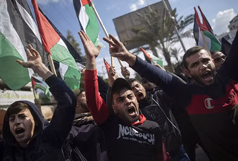 Người dân Palestine cho rằng kế hoạch của ông Trump là thiên vị Israel. Ảnh: AP.