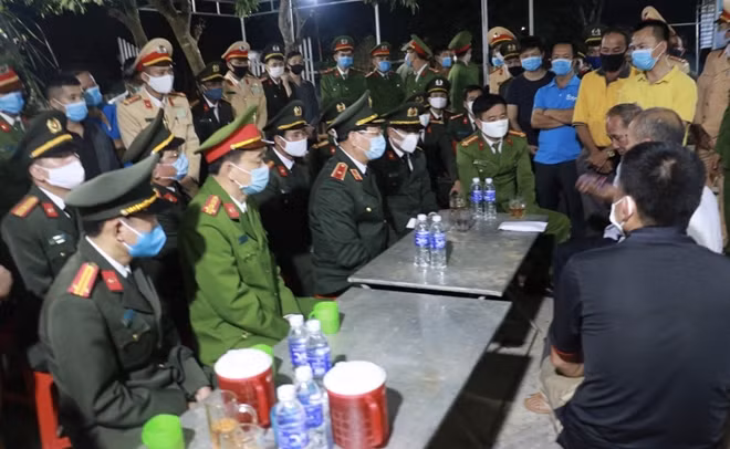 Lãnh đạo Công an tỉnh thăm hỏi, chia buồn với gia đình Thượng úy Sầm Quốc Nghĩa.