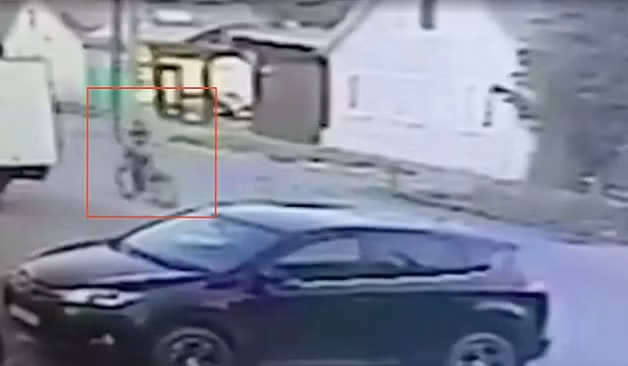 Hình ảnh do CCTV ghi lại.