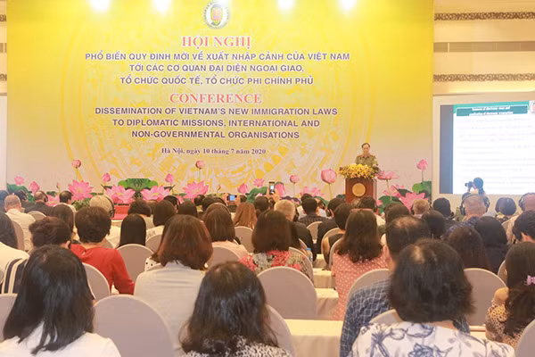 Toàn cảnh hội nghị.
