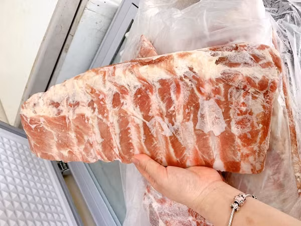 Sườn lợn bỏ cục của Canada chỉ có giá trên 100.000 đồng/kg.