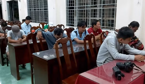 Các đối tượng tại cơ quan Công an.