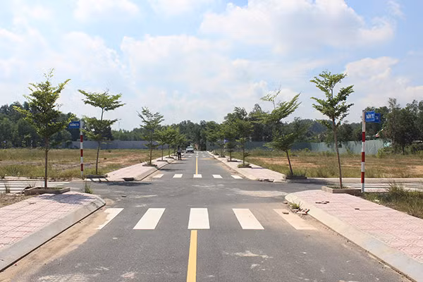 Hạ tầng đã được chủ dự án “chui” làm hoàn chỉnh trên khu đất nông nghiệp. Hạ tầng đã được chủ dự án “chui” làm hoàn chỉnh trên khu đất nông nghiệp.