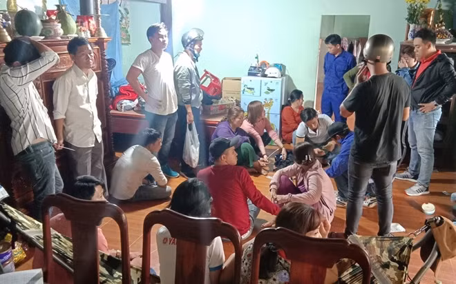 Các con bạc bị bắt giữ. Các con bạc bị bắt giữ.