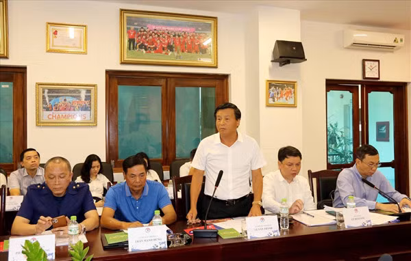 Ông Lê Văn Thành và Phạm Thanh Hùng là Uỷ viên BCH VFF. Ảnh: VFF.
