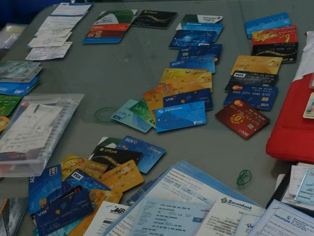 Nhiều thẻ ATM được dùng để rút tiền lừa đảo đã bị Cơ quan CSĐT Công an TP Hồ Chí Minh thu giữ.