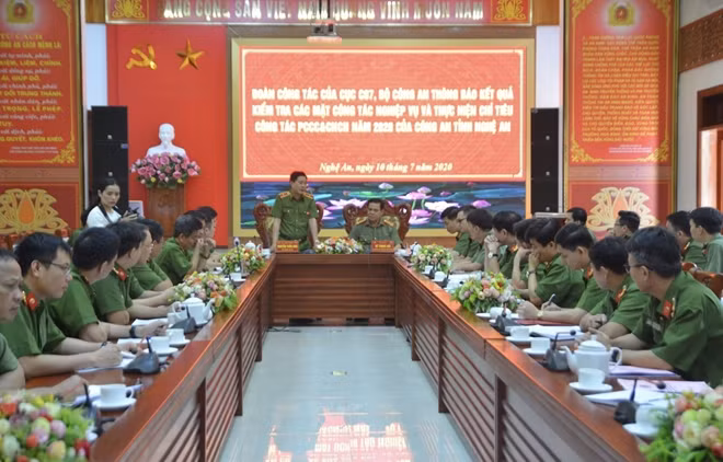 Toàn cảnh buổi làm việc.