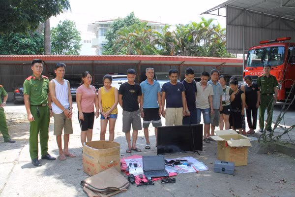Các đối tượng và tang vật. Các đối tượng và tang vật.