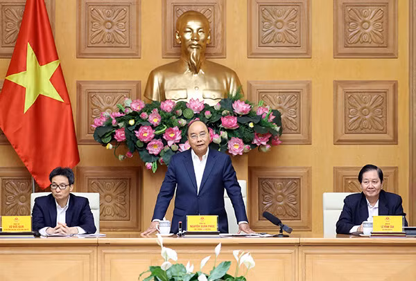 Thủ tướng Nguyễn Xuân Phúc phát biểu tại phiên họp Ban Chỉ đạo Trung ương về cải cách chính sách tiền lương, bảo hiểm xã hội và ưu đãi người có công. Ảnh: TTXVN.