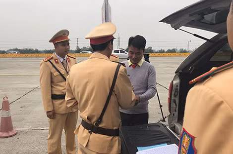 Người dân không được phép cắt ghép ghi âm, ghi hình Cảnh sát giao thông nhằm mục đích cá nhân của mình.