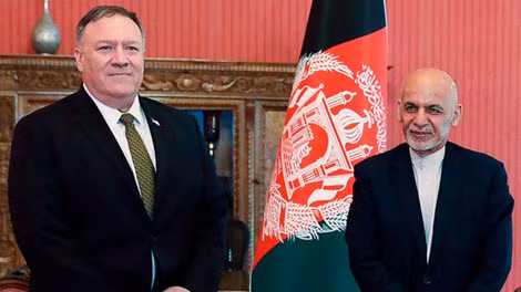 Tổng thống Afghanistan Ashraf Ghani (bên phải) tiếp Ngoại trưởng Mỹ Mike Pompeo tại Kabul, ngày 23-3.