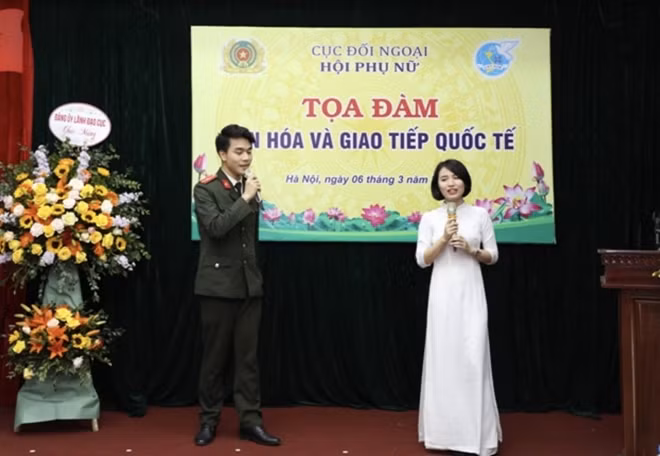 Một tiết mục văn nghệ tại lễ kỷ niệm Ngày Quốc tế Phụ nữ.