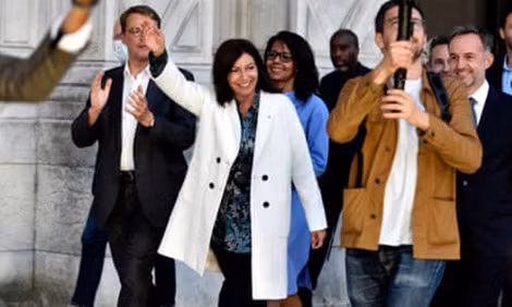 Thị trưởng Paris Anne Hidalgo giành chiến thắng nhờ điều chỉnh chính sách tranh cử theo hướng “Xanh”. Thị trưởng Paris Anne Hidalgo giành chiến thắng nhờ điều chỉnh chính sách tranh cử theo hướng “Xanh”.
