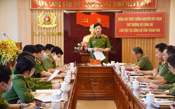 Thiếu tướng Nguyễn Duy Ngọc, Thứ trưởng Bộ Công an phát biểu chỉ đạo tại buổi làm việc. Thiếu tướng Nguyễn Duy Ngọc, Thứ trưởng Bộ Công an phát biểu chỉ đạo tại buổi làm việc.