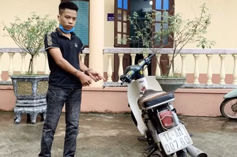 Bắt đối tượng điều khiển xe máy tông gẫy chân Đại úy Công an