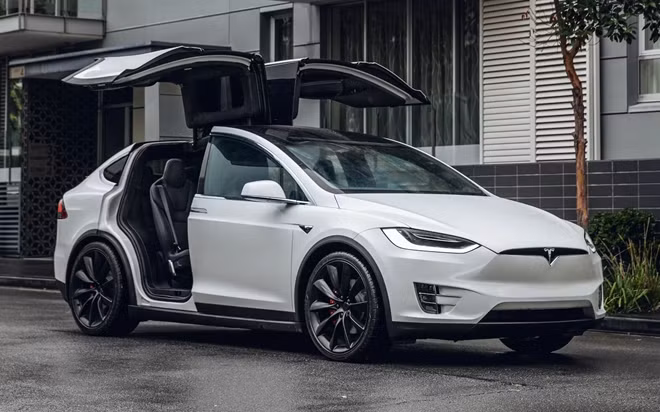 Tesla giảm giá bán một số mẫu xe do ảnh hưởng của COVID-19.