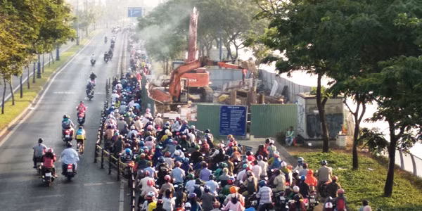 Lô cốt trên đại lộ Võ Văn Kiệt tồn tại nhiều năm qua.