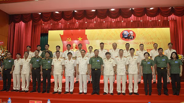Thứ trưởng Lê Tấn Tới và các đại biểu tại Đại hội. Thứ trưởng Lê Tấn Tới và các đại biểu tại Đại hội.