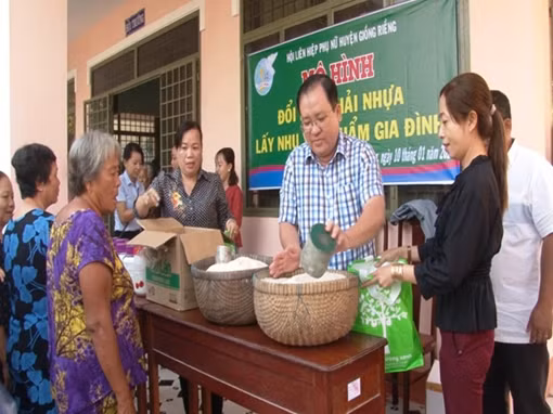 Đổi rác nhựa lấy gạo ảnh 8