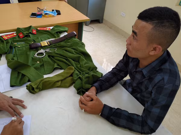 Đối tượng Vì Chấn Hai tại Cơ quan Công an.