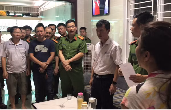 Công an tỉnh Nghệ An khám xét nhà ở của đối tượng Nguyễn Văn Hùng.