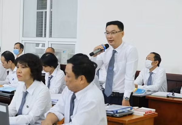Các luật sư tại phiên xử. Các luật sư tại phiên xử.