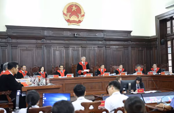 Hội đồng Thẩm phán TAND tối cao điều hành phiên xử giám đốc thẩm.