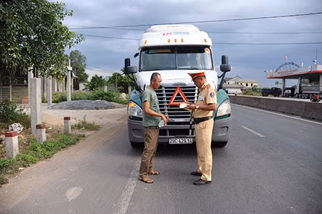 Quản lý tốt hoạt động của lái xe container để phòng ngừa tai nạn.