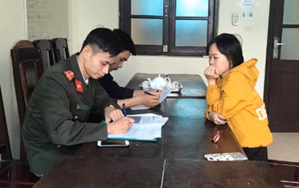 Các đối tượng đang làm việc tại cơ quan Công an.