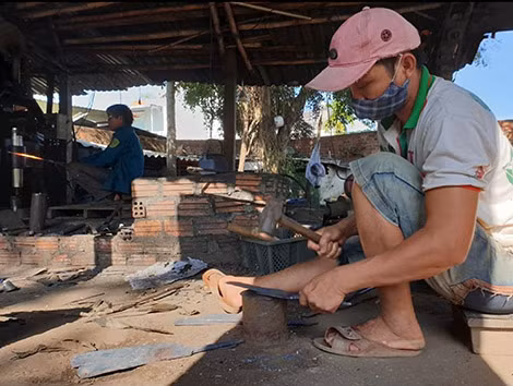 Những người thợ ở đây vẫn luôn quyết tâm giữ nghề cho đến những đời sau.