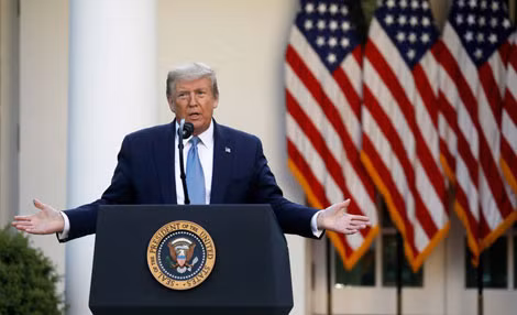 Tổng thống Mỹ Donald Trump cảnh báo Trung Quốc trong cuộc họp báo ở Nhà Trắng, ngày 18-4.