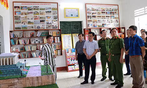 Thư viện dành cho các phạm nhân tại Trại giam số 3. Thư viện dành cho các phạm nhân tại Trại giam số 3.