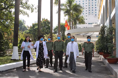 Đoàn công tác do Thiếu tướng Nguyễn Khắc Thủy, Cục trưởng Cục Y tế (Bộ Công an) dẫn đầu làm việc tại Bệnh viện 30-4 sáng 10-2.