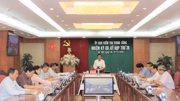 Một phiên họp của Ủy ban Kiểm tra Trung ương kết luận, xử lý các trường hợp cán bộ, đảng viên sai phạm. Một phiên họp của Ủy ban Kiểm tra Trung ương kết luận, xử lý các trường hợp cán bộ, đảng viên sai phạm.