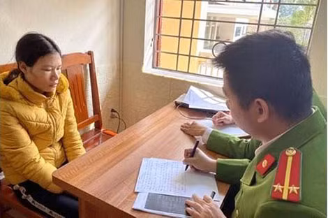 Lê Thị Liên tại cơ quan Công an. Lê Thị Liên tại cơ quan Công an.