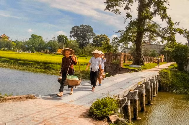 Cầu Đá làng Nôm. Cầu Đá làng Nôm.