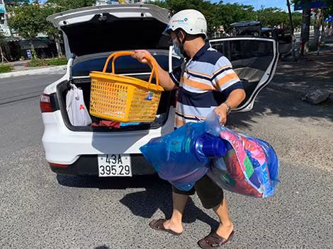 Những chuyến xe chở mẹ bầu tới bệnh viện. Ảnh: Ngọc Vũ. Những chuyến xe chở mẹ bầu tới bệnh viện. Ảnh: Ngọc Vũ.
