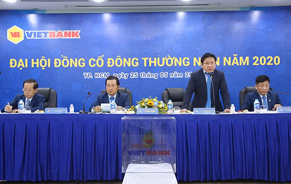 Chủ tọa đoàn tại cuộc họp ĐHCĐ Vietbank 2020.