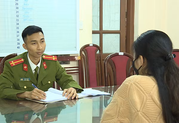 Công an TP Thái Nguyên ghi lời khai người bị hại.