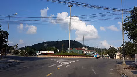 Hình ảnh núi Thiên Ấn trong đô thị ngày nay.