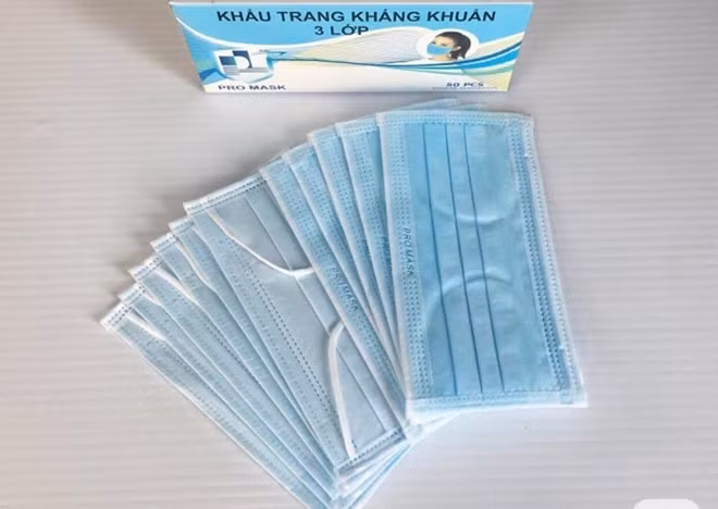 Nhiều người dân phản ánh tình trạng khẩu trang y tế đang bị bán với giá gấp 3 đến 5 lần mức giá bình thường.