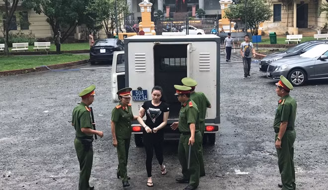 Ngọc Miu trong phiên tòa hôm nay.