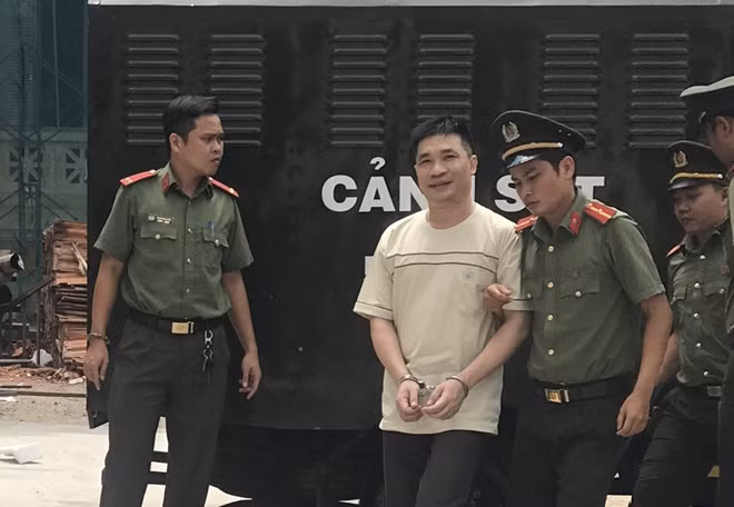 Văn Kính Dương rời tòa