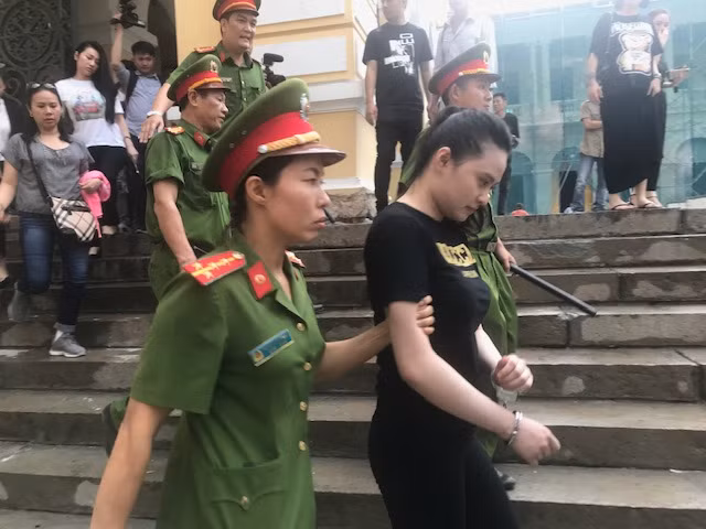 Ngọc Miu ròi tòa Lê Hương Giang Ngọc Miu ròi tòa Lê Hương Giang