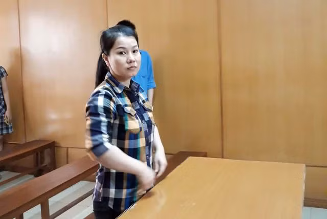 Uyên tại tòa sáng nay.