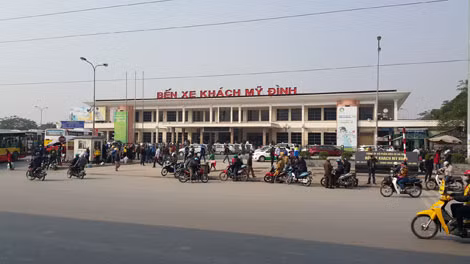 Bến xe khách Mỹ Đình mỗi ngày có cả trăm lượt xe khách ra, vào, vậy có bao nhiêu chiếc vé được bán? Bến xe khách Mỹ Đình mỗi ngày có cả trăm lượt xe khách ra, vào, vậy có bao nhiêu chiếc vé được bán?