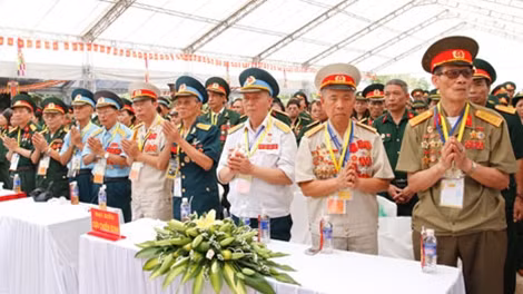 Tại buổi lễ, các đại biểu đã dành một phút tưởng niệm anh linh Chủ tịch Hồ Chí Minh và các anh hùng liệt sĩ, cầu nguyện anh linh các anh hùng liệt sĩ được siêu thoát về miền cực lạc, an nhiên và cầu cho quốc thái, dân an.