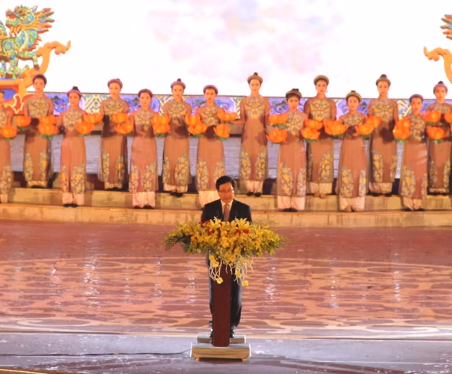 Phó Thủ tướng, Bộ trưởng Bộ Ngoại giao Phạm Bình Minh phát biểu tại buổi lễ.